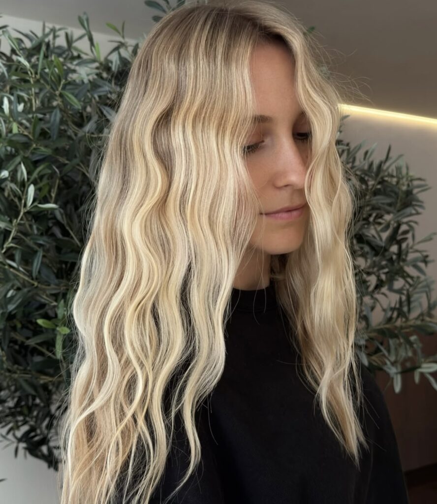 Voor en na resultaat van butterblond haarkleur bij de kapper van Rotterdam