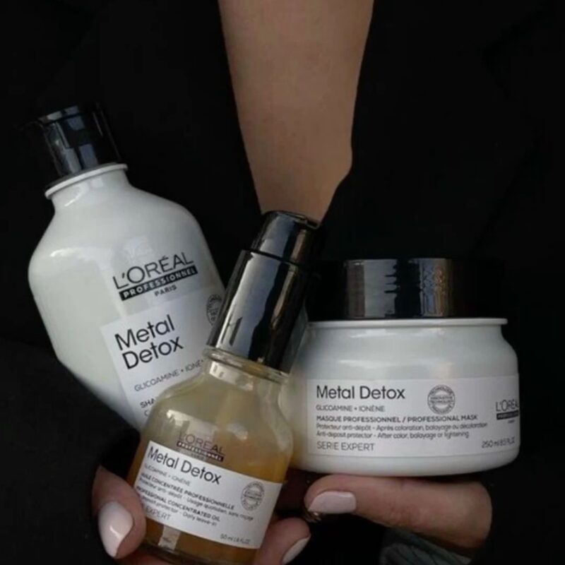 Dominic Vleer voert een Metal Detox behandeling uit bij Atelier DMNC in Rotterdam