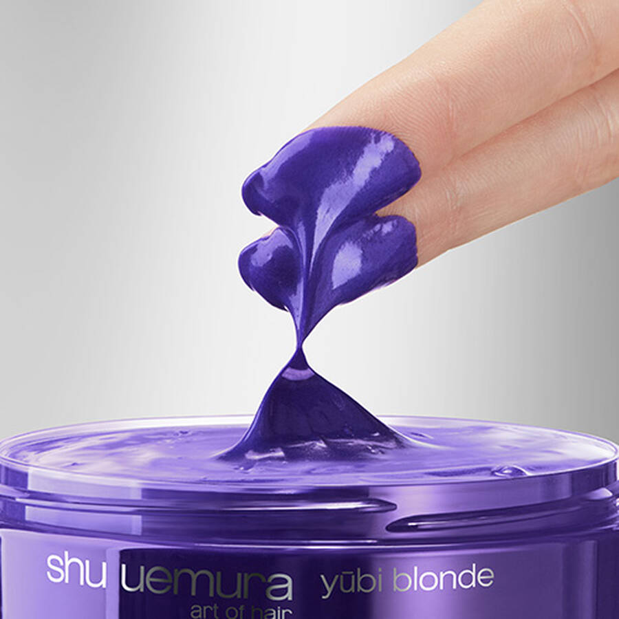 vingers met Yubi Blond Purple balm 
